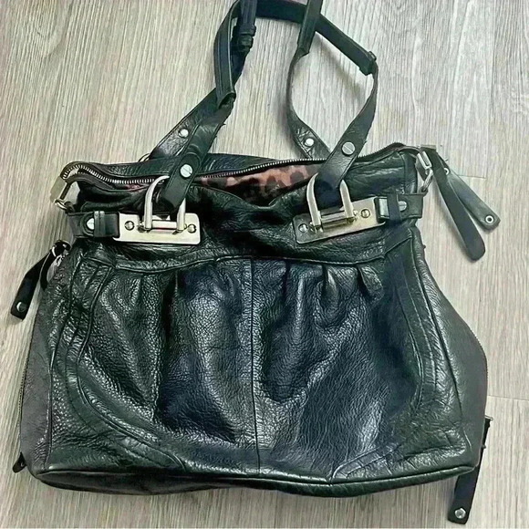 b.MAKOWSKY BLACK PEBBLED LEATHER  SHOULDER BAG - Picture 3 of 16